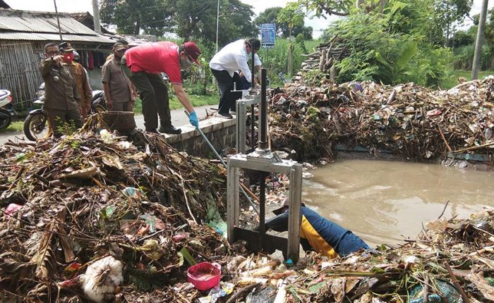 Tinjau Pembersihan Saluran, Wabup Nganjuk: Sungai Bukan Tempat Membuang Sampah!
