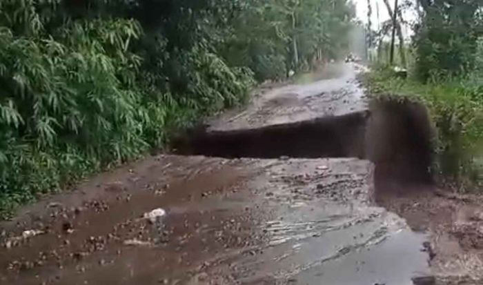 Banjir Bandang, Jalan Desa di Sepawon Kediri Putus