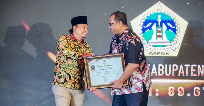 Pemkab Gresik Raih KI Award 2025 Kategori Menuju Informatif