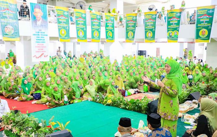 Lantik PW dan 6 PC Muslimat NU di Sulawesi Selatan, Khofifah Ajak Bangun 4 Ukhuwah