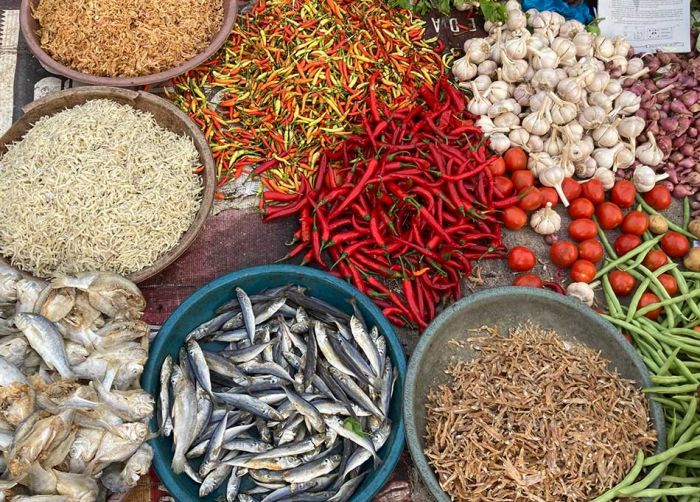 Harga Sembako Jatim Senin 21 Juli 2025: Cabai Rawit Rp42.806/kg, Bawang Merah Rp41.549/kg