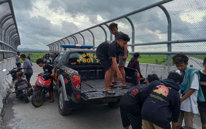 Obrak Balap Liar, Polres Ngawi Amankan Belasan Remaja Beserta Motornya