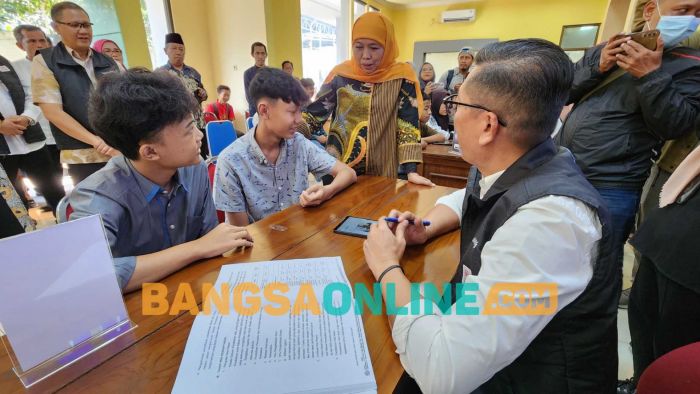 Tinjau Posko SPMB, Gubernur Khofifah Pastikan Hal ini Terkait Senopati AI