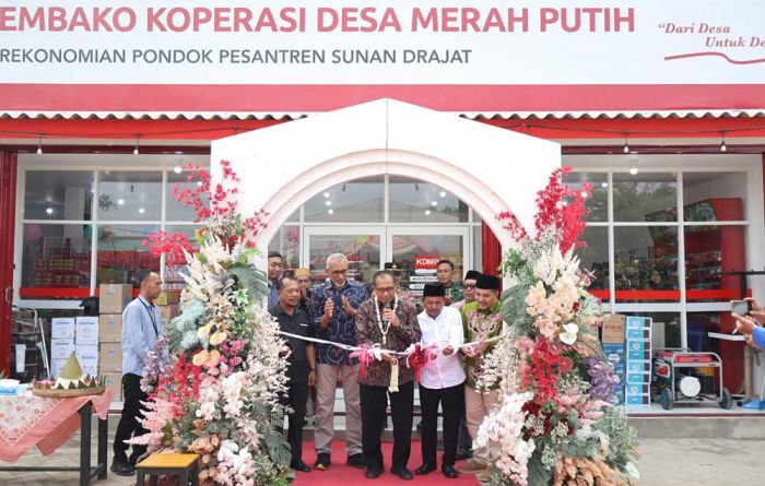 Sekda Gresik Resmikan Gerai Sembako Kopdes Merah Putih di Desa Dapet Sekda Gresik Resmikan Gerai Sembako Kopdes Merah Putih di Desa Dapet