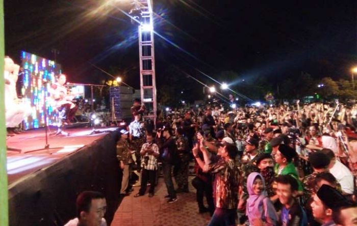 Meriah, Konser Wali Band di Alun-alun Tuban Dipadati Ribuan Warga