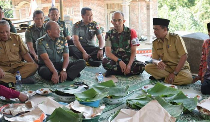 Jelang Penutupan, Dansatgas TMMD Trenggalek dan Warga Gelar Tasyakuran