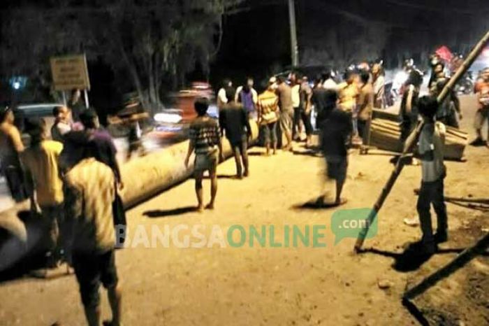 Jalan Betoyo-Pecuk Berdebu, Tak Diaspal, Warga Ngamuk, Taruh Pipa Gas di Jalan