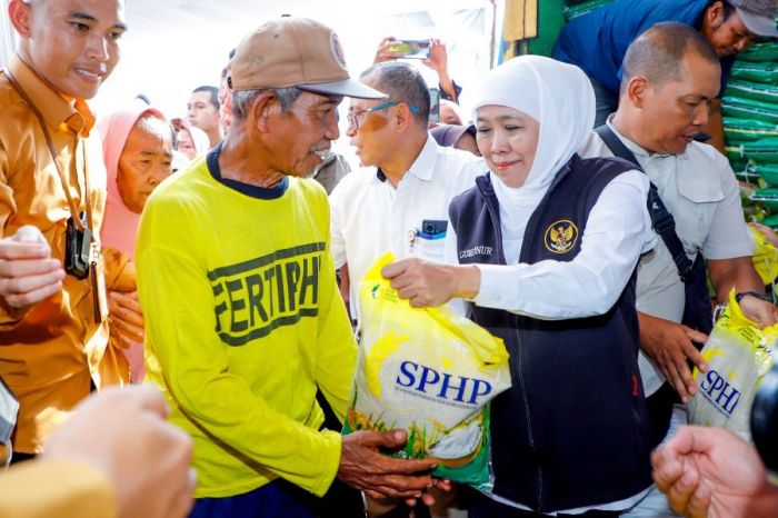Pasar Murah di Nganjuk Diserbu Warga, Gubernur Khofifah: Kendalikan Inflasi, Stabilkan Harga Bapok