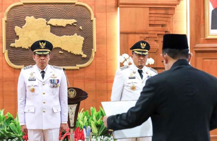 Pj Gubernur Jatim Lantik Pj Bupati Bondowoso dan Jombang