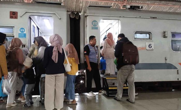Stasiun Kediri Catat 4.774 Penumpang Berangkat Selama Libur Hari Idul Adha 1446 H Stasiun Kediri Catat 4.774 Penumpang Berangkat Selama Libur Hari Idul Adha 1446 H
