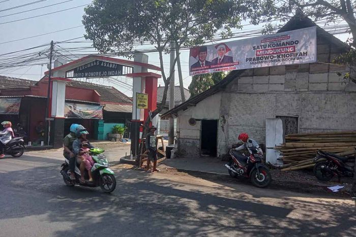 Spanduk Prabowo-Khofifah Bertebaran di Lumajang, Relawan: Pasangan Pas Teruskan Tongkat Estafet