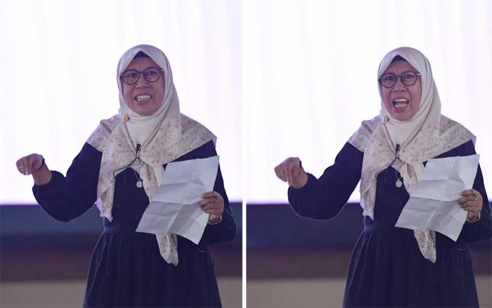 Penutupan Dies Natalis ke-11, Dekan FKIP UTM Bacakan Puisi Karya D. Zawawi Imron Penutupan Dies Natalis ke-11, Dekan FKIP UTM Bacakan Puisi Karya D. Zawawi Imron