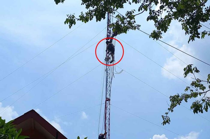 Hendak Perbaiki Antena, Seorang Teknisi di Sidoarjo Tewas Gelantungan