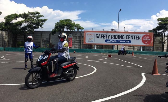 Momen Hari Kartini, Emak-Emak Ikut Safety Riding Bersama Honda MPM Jatim