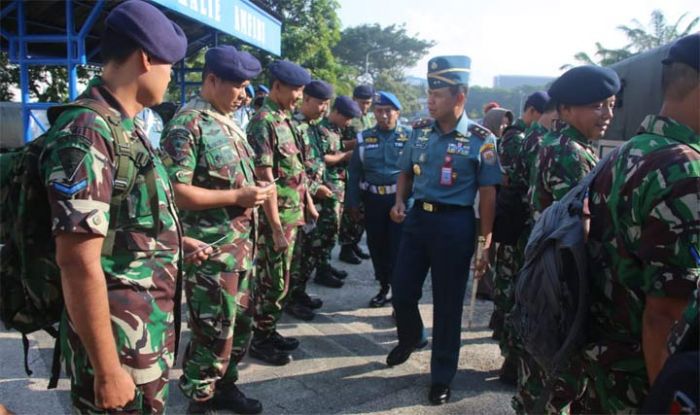 Pangkoarmada II Sidak Para Sopir dan Penumpang Kendaraan Dinas Angkut Pangkoarmada II Sidak Para Sopir dan Penumpang Kendaraan Dinas Angkut