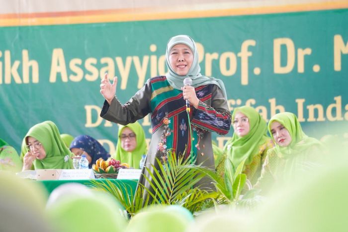 Khofifah Ajak Muslimat NU Jabar Ngaji Tafsir Al-Jailani Bersama Syekh Fadhil