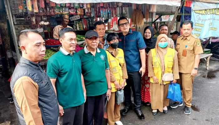 Sambil Serap Aspirasi Warga, Pj Wali Kota Mojokerto Salurkan Bantuan untuk Lansia Kurang Mampu