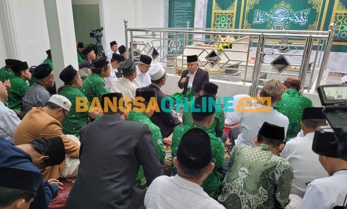 Membeludak, Warga NU Ikuti Tahlil Akbar di Makam KH Abdul Chalim Leuwimunding