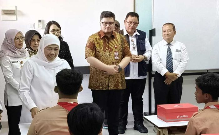 Didampingi Bupati Kediri, Gubernur Jatim Kagum dengan Sarana dan Prasarana di SRMA 24 Kediri