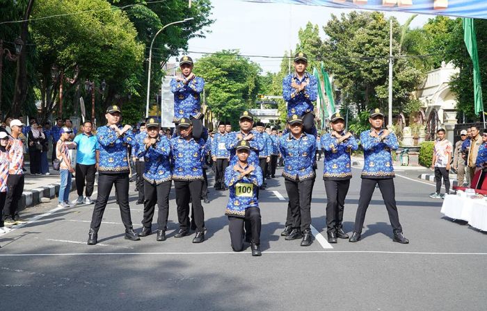 54 Regu Gerak Jalan Meriahkan HUT ke-54 Korpri di Lamongan