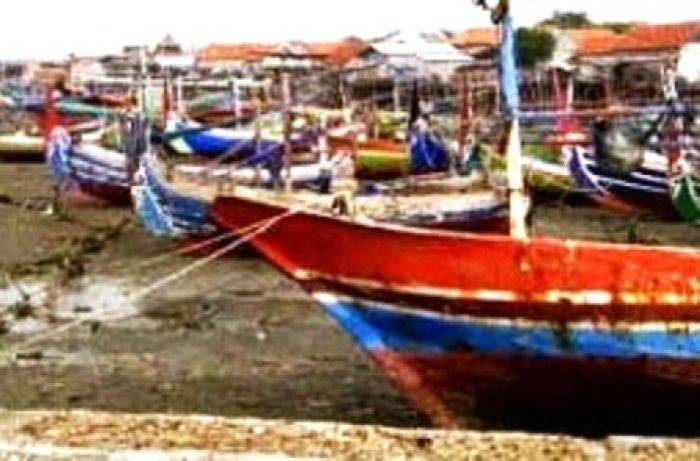 Cuaca Buruk, Nelayan Pamekasan Pilih Tambatkan Perahu