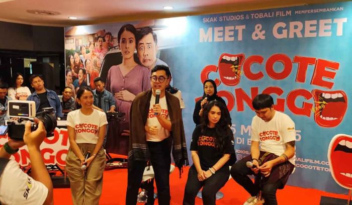 Ratusan Penggemar Padati Pemutaran Perdana Film Cocote Tonggo di Kediri Ratusan Penggemar Padati Pemutaran Perdana Film Cocote Tonggo di Kediri