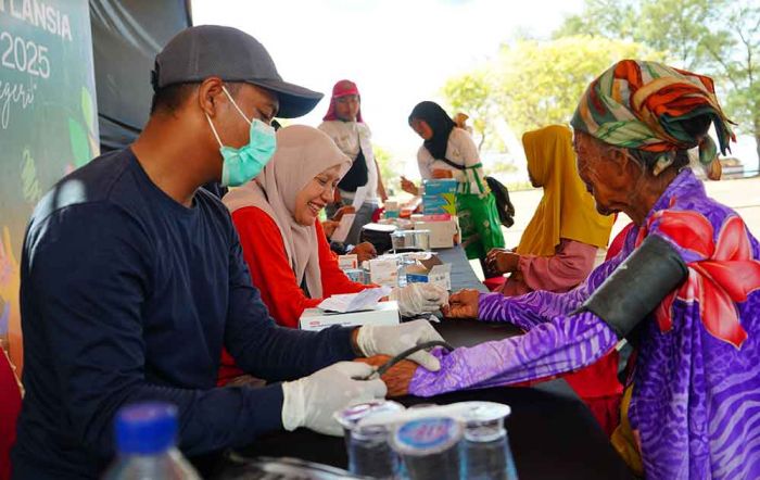 Bakti Pelosok Negeri, Petrokimia Gresik Perkuat Infrastruktur di Kepulauan Kabupaten Sumenep Bakti Pelosok Negeri, Petrokimia Gresik Perkuat Infrastruktur di Kepulauan Kabupaten Sumenep