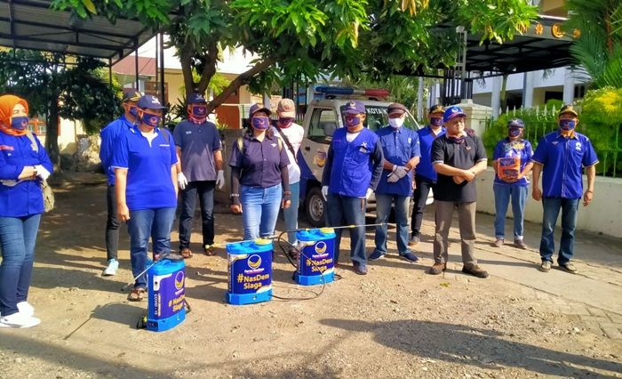 Empati Pandemi, NasDem Kota Kediri Semprotkan Disinfektan dan Bagi-bagi Masker