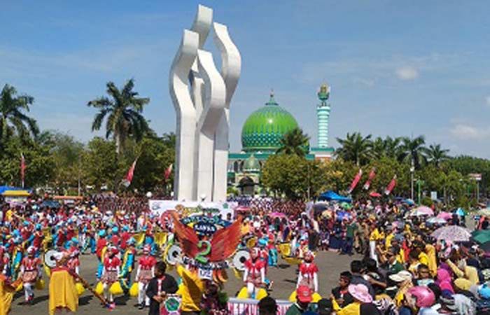 Madura Drum Band Carnivala Meriahkan Hari Jadi Pamekasan ke-488