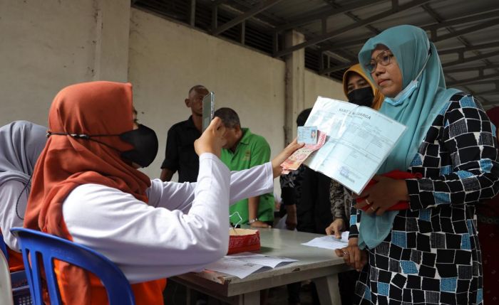 Melalui PT Pos Indonesia, 5.579 KPM di Kota Kediri Terima Bansos Sembako untuk Triwulan ke-2