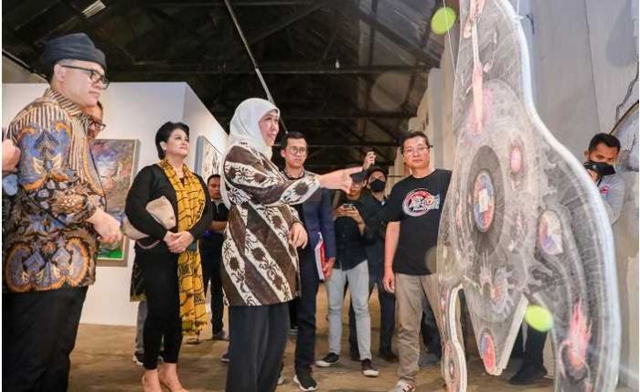 Pameran Seni Rupa ArtOs, Khofifah: Jadi Penyemangat Seniman Lokal untuk Terus Berkembang