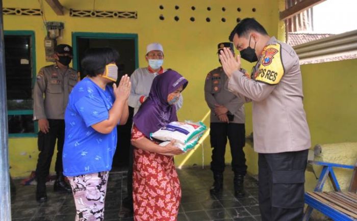 Bantu Warga Terdampak Covid-19, Polres Madiun Salurkan Bantuan Secara Door to Door