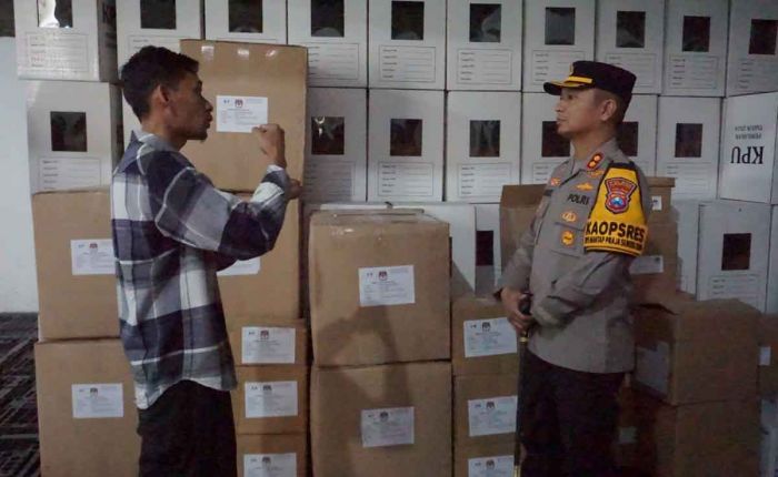 Kapolres Mojokerto Kota Tinjau Gudang Logistik KPU