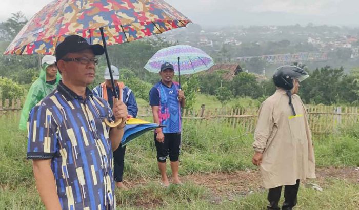 Bantu Penanganan Sampah, Anggota FPKB DPRD Kota Batu Survei Lokasi Proyek Pavingisasi di Pandanrejo