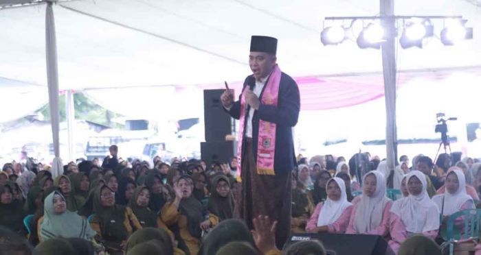 Bupati Jember Tegaskan Bunga Desaku Bukan Seremonial, Dorong Layanan Nyata untuk Warga Bupati Jember Tegaskan Bunga Desaku Bukan Seremonial, Dorong Layanan Nyata untuk Warga