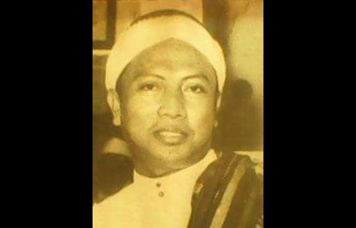 Biografi Al Arif Billah KH. Musthofa Lekok