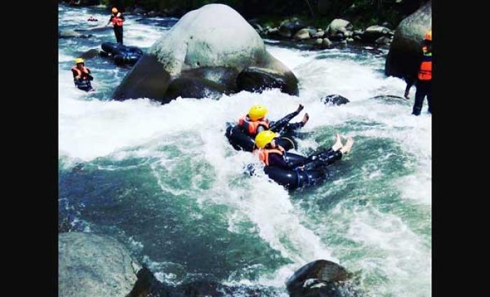 Probolinggo Uji Coba Wisata Baru Sentul Adventure, Bupati Sempat Coba Derasnya Sungai Pancar Glagas