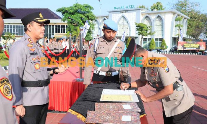 Kapolres Gresik Mutasi Sejumlah PJU dan Kapolsek