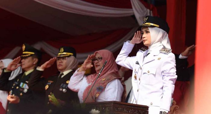 Pimpin Upacara HUT ke-80 RI, Wali Kota Kediri Serahkan Remisi dan Santunan Pimpin Upacara HUT ke-80 RI, Wali Kota Kediri Serahkan Remisi dan Santunan