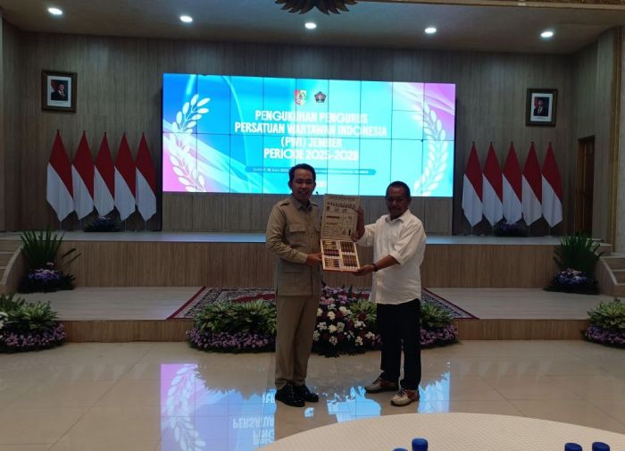 Pelantikan Pengurus PWI Jember Periode 2025-2028, Bupati Fawait: Kami Butuh Kritik Membangun