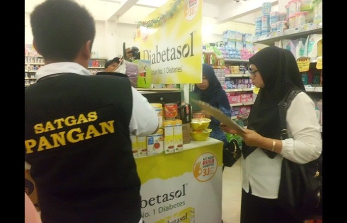 Razia Mamin, Petugas Gabungan di Mojokerto Temukan Produk Kadaluarsa