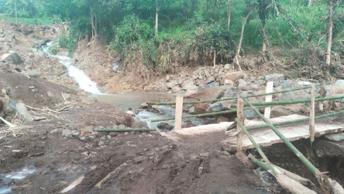 Warga Rajekwesi Keluhkan Pemkab Situbondo yang Lamban Tangani Banjir