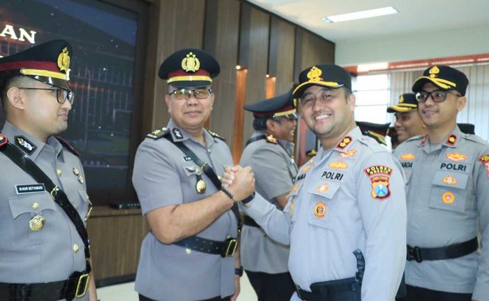 Kapolres Gresik Pimpin Sertijab 13 Pejabat dan Kapolsek