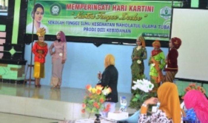 Peringati Hari Kartini, Calon Bidan di Tuban 