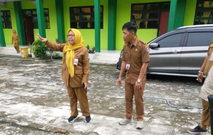 Pemkot Surabaya Cek Genangan di SDN Ujung V, Pastikan Siswa Tetap Bisa Belajar dengan Nyaman