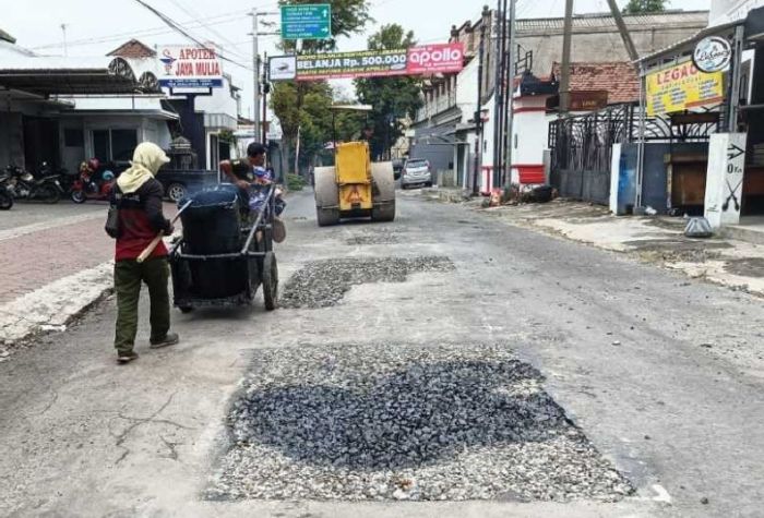 Pemkab Kediri Targetkan Perbaikan Jalan Berlubang Tuntas H-7 Lebaran