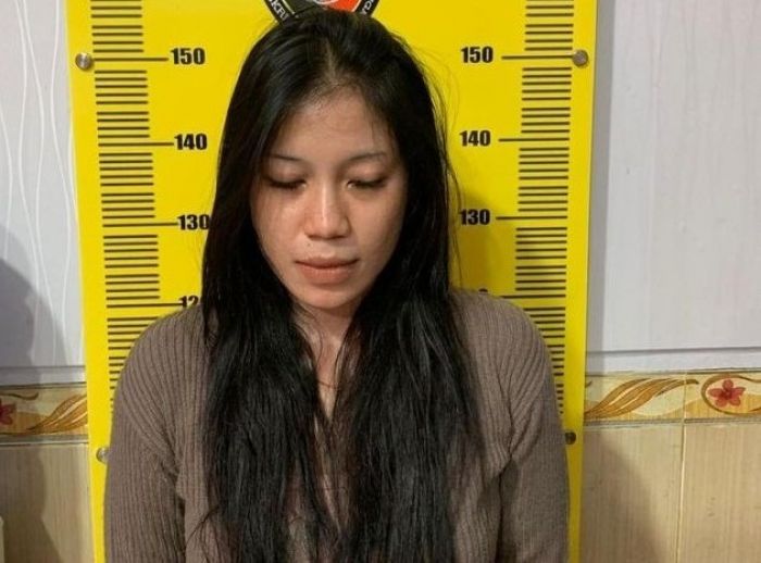 Pasutri Di Gresik Digrebek Polisi Saat Asik Pesta Sabu, Suami Kabur