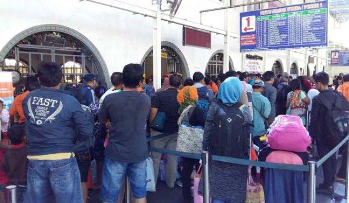 <i>Long Weekend</i>, 12 Ribu Lebih Penumpang Diberangkatkan dari Stasiun Pasar Senen