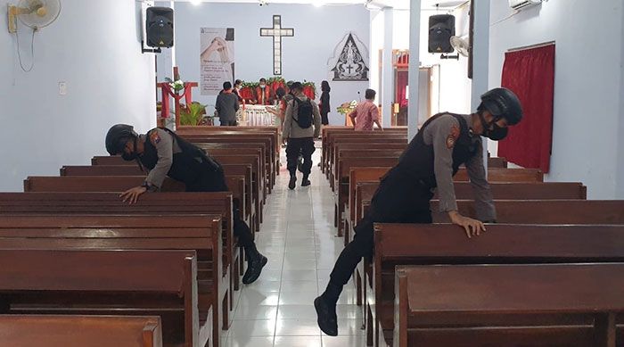 Sterilisasi Gereja, Polres Probolinggo Pastikan Ibadah Jumat Agung Berjalan Aman