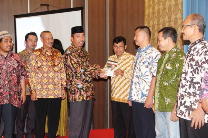 Semen Indonesia Beri Bantuan 2.000 Buku Bacaan untuk 14 Sekolah di Kabupaten Rembang